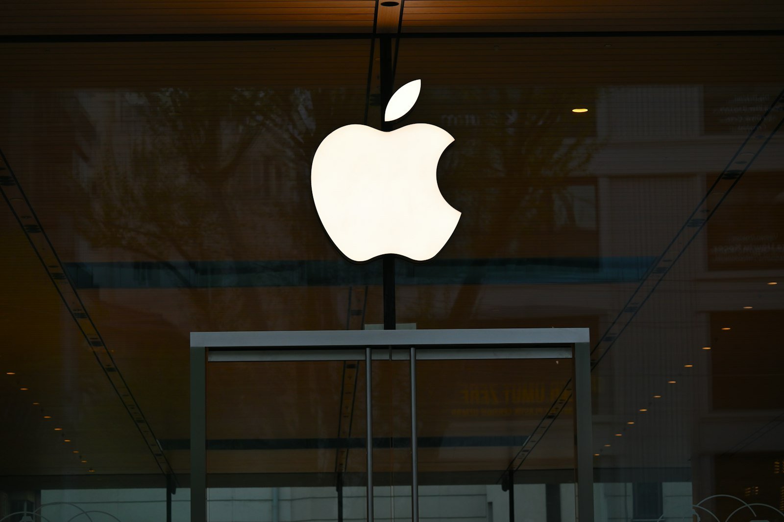 What Would Steve Jobs Think of the iPhone Duo and Apple Today?